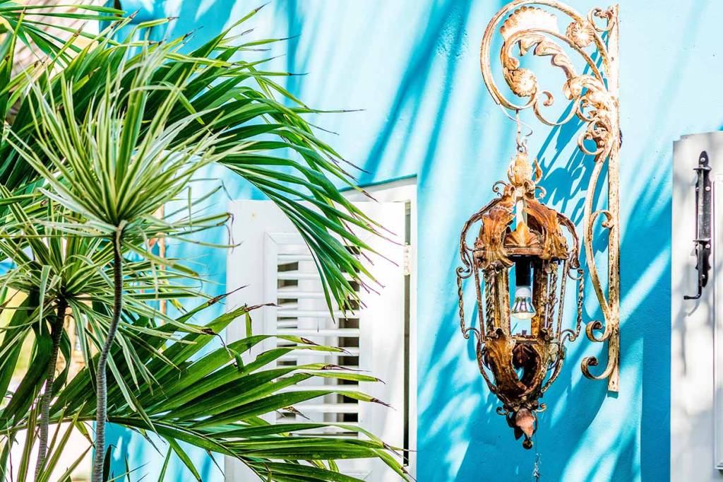 Pietermaai Boutique Hotel - decorative exterior lamp post