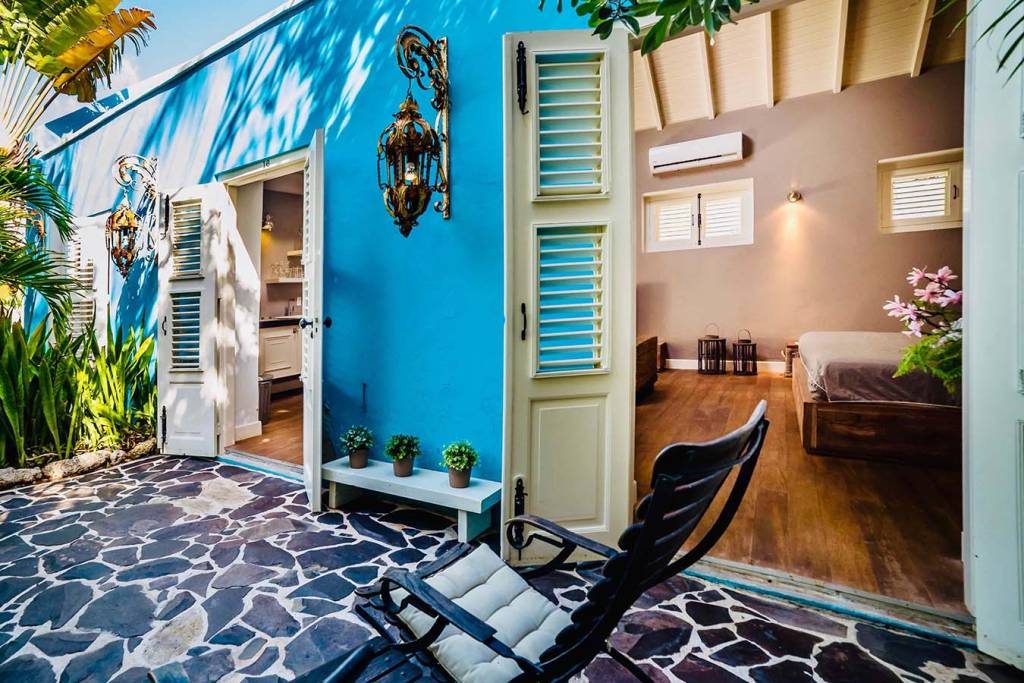 Pietermaai Boutique Hotel - deluxe room - patio, doors open